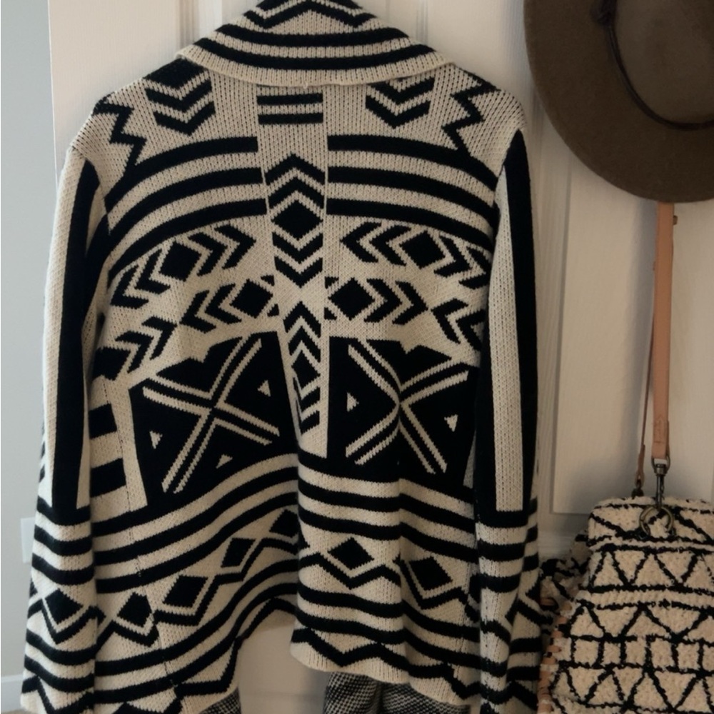 Forever 21 Monochrome Knit Sweater